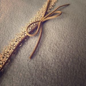 ❌SOLD❌ 🦋Cream 2strand choker, lace a look